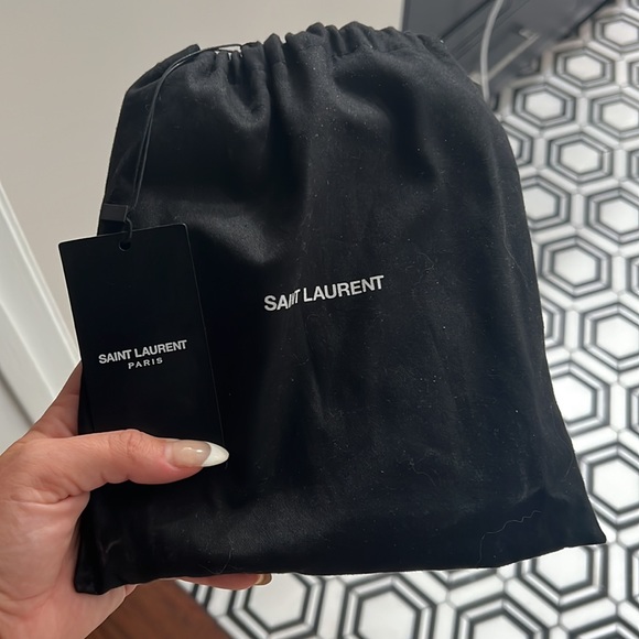 Yves Saint Laurent (YSL) envelope clutch - Picture 4 of 7